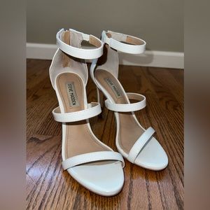 White feelya Steven madden heels